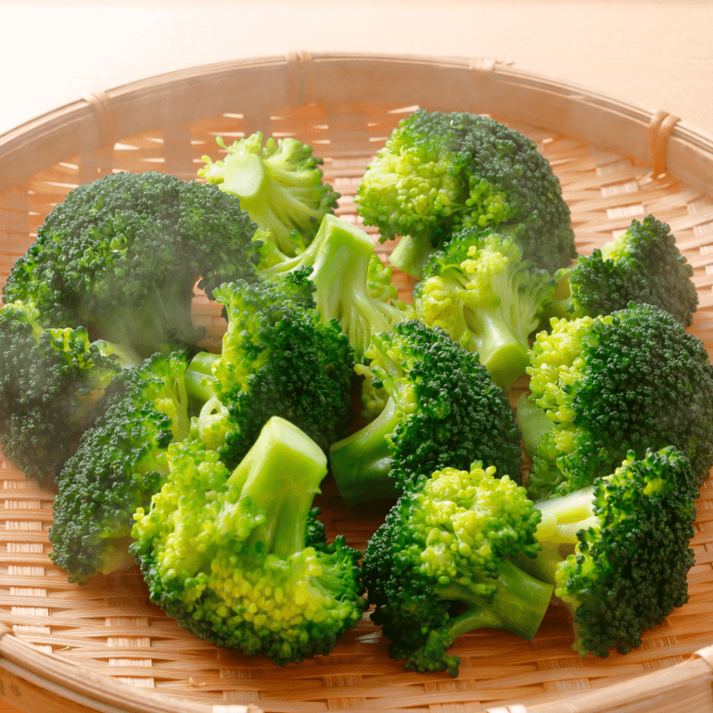 broccoli supports immunity: immune system boost illustration broccoli.